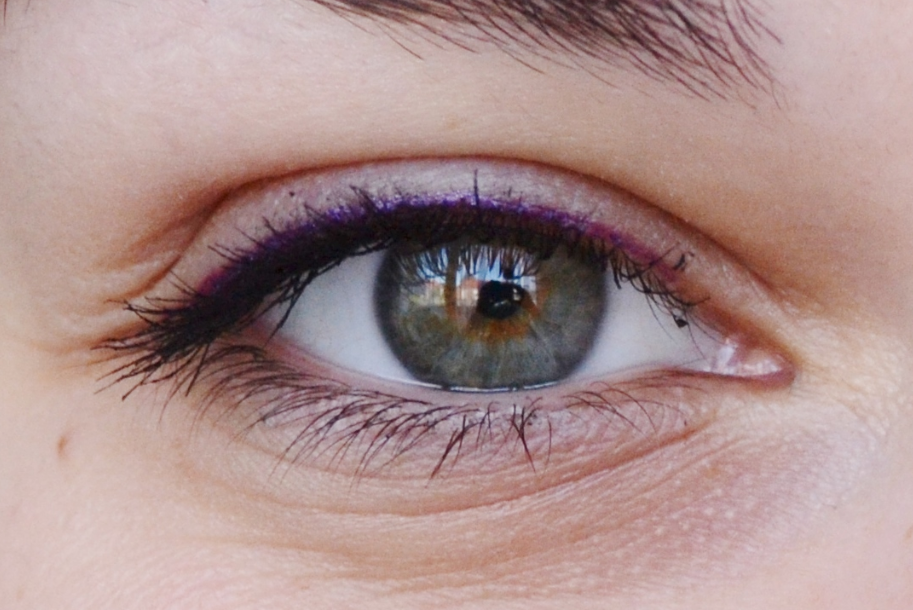 Beautiful Color Blod Defining 24HR Liquid Eye Liner